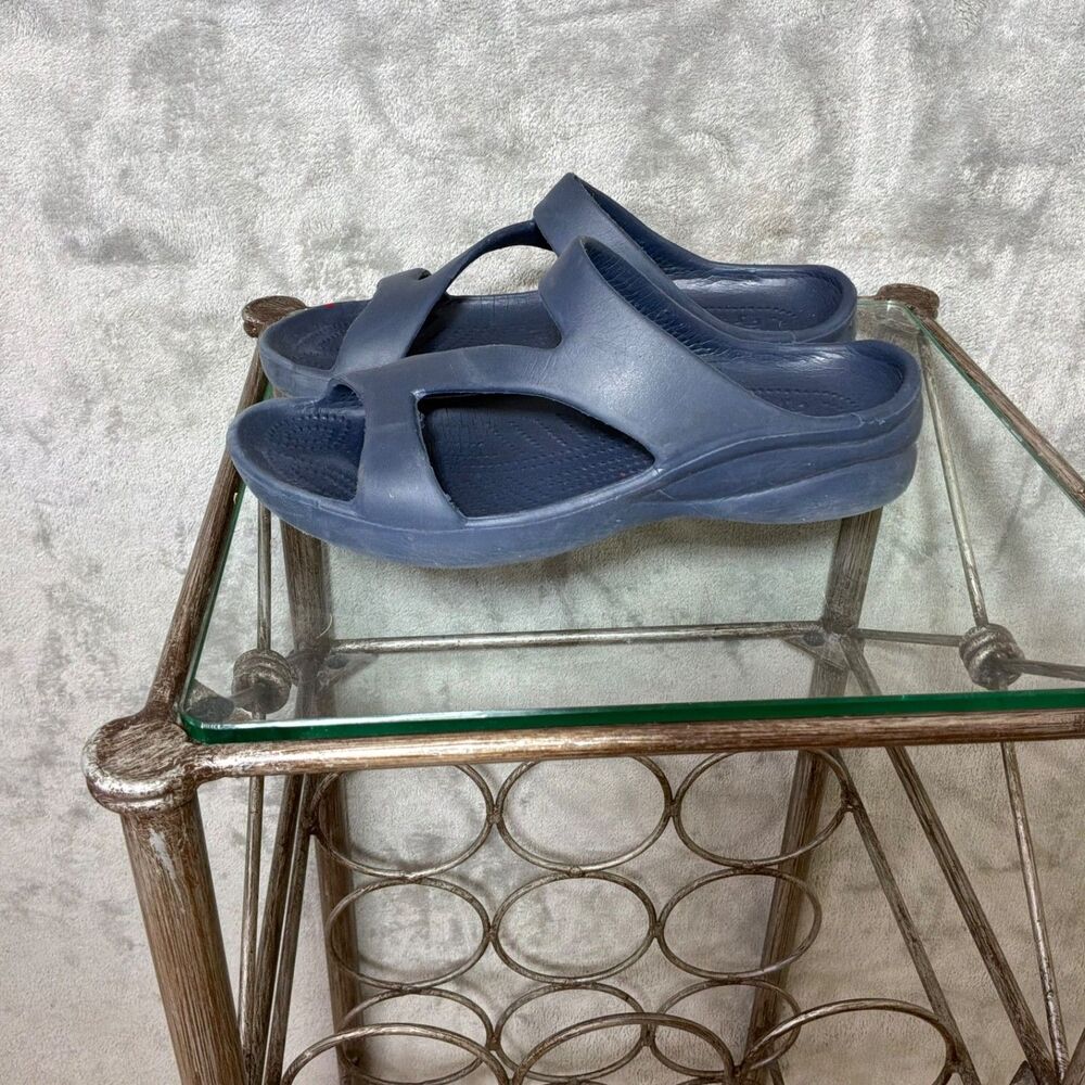 Crocs Dawgs Paw Prints Women’s size 6/36 Z Sandals blue.